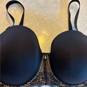 Torrid Black Lace Strapless Convertible Underwire Bra with Center Teardrop Jewel